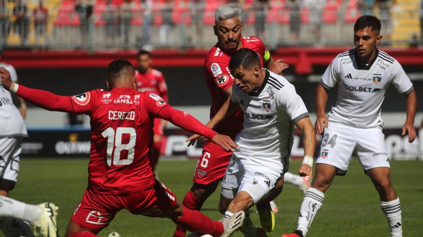 Colo Colo va con doble 9 en partido de Ñublense