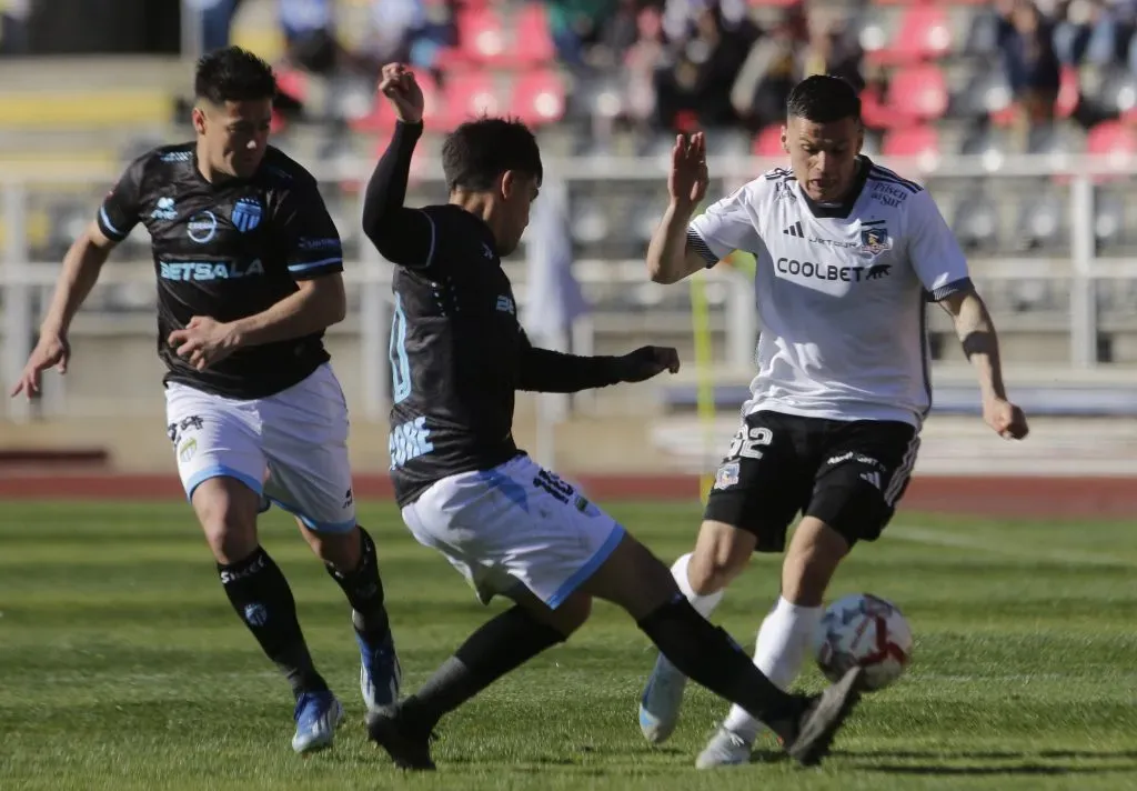 Almirón atrapado entre el partido y la ANFP